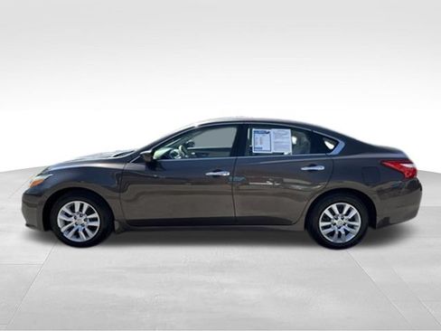 Used 2016 Nissan Altima 2.5 S w/ Power Driver Seat Package FWD image 4