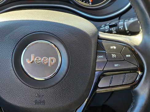 Used 2021 Jeep Cherokee Latitude Plus image 14