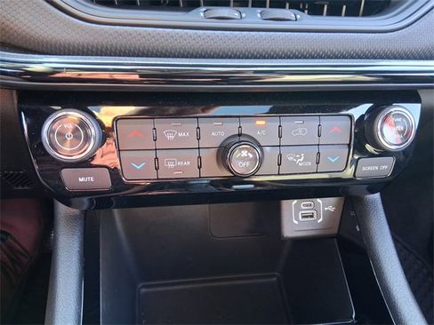 New 2025 Jeep Compass Latitude w/ Sun & Sound Group image 24