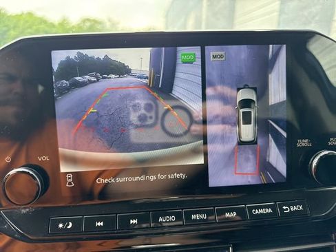 Used 2024 Nissan Pathfinder SL image 24