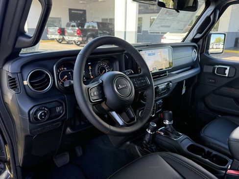 New 2025 Jeep Gladiator Sport w/ Premium Package image 15