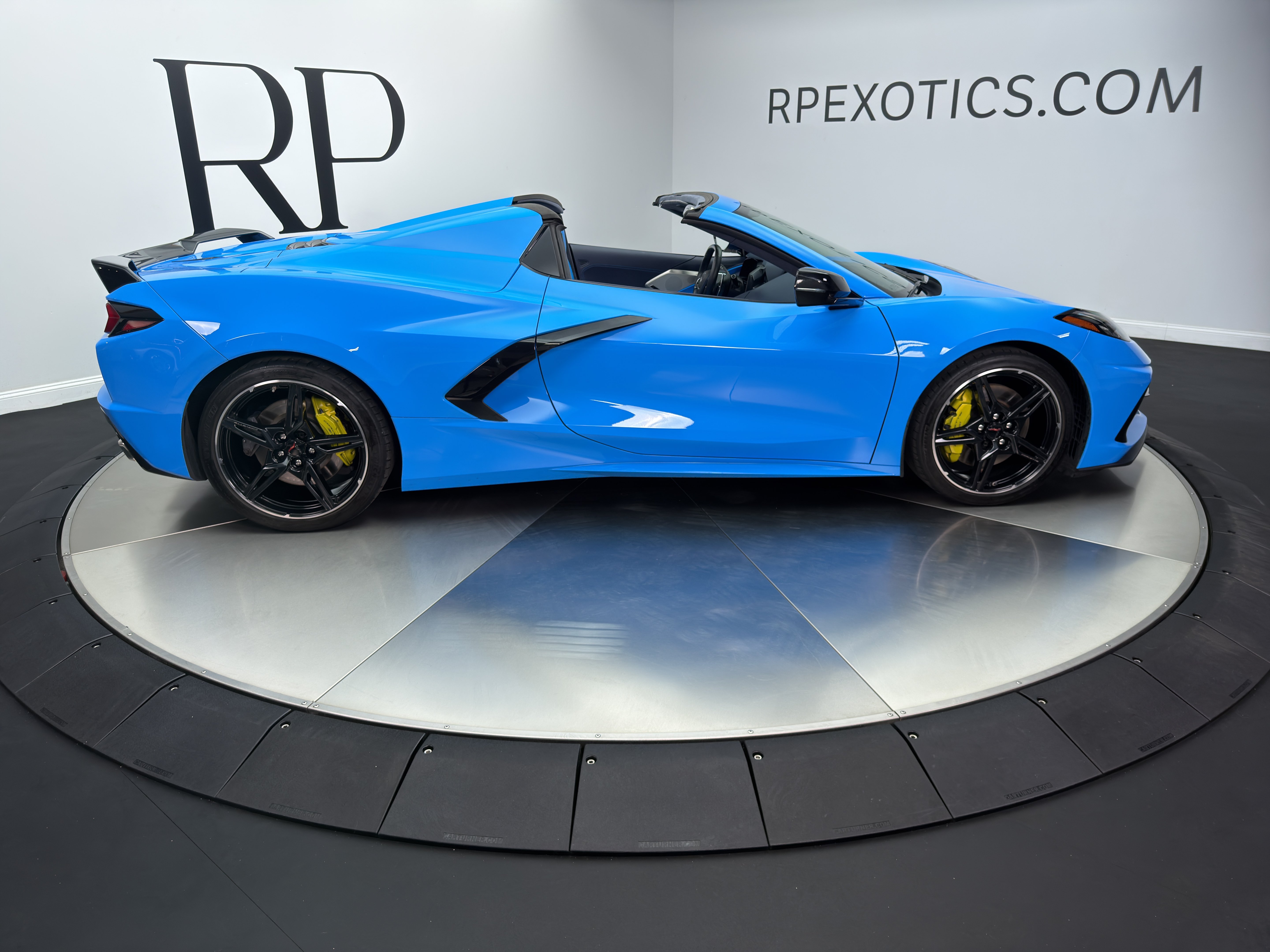 Used 2022 Chevrolet Corvette Stingray Premium Conv w/ Z51 Performance Package RWD image 6