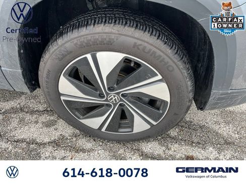 Used 2025 Volkswagen Taos SE w/ Panoramic Sunroof Package AWD/4WD image 12