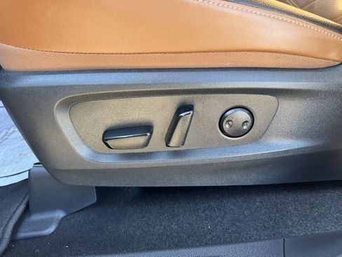 Used 2025 Nissan Pathfinder Platinum w/ Cargo Package image 10