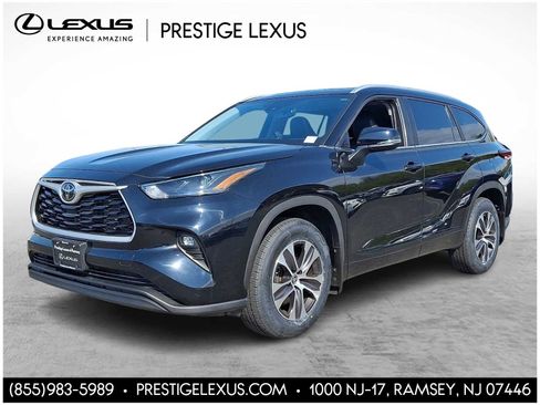 Used 2023 Toyota Highlander XLE AWD/4WD image 1