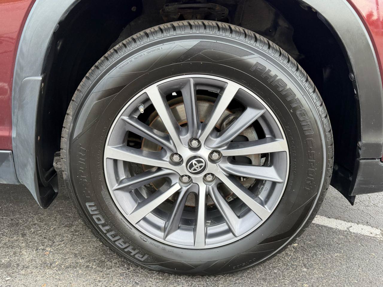 Used 2019 Toyota Highlander XLE FWD image 35