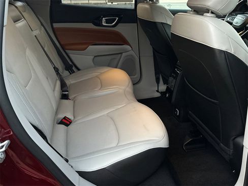 Used 2022 Jeep Compass Limited image 15