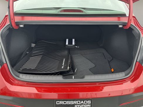 Used 2025 Hyundai Elantra SE image 25