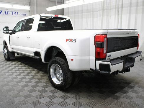 Used 2025 Ford F450 Platinum w/ FX4 Off-Road Package image 5