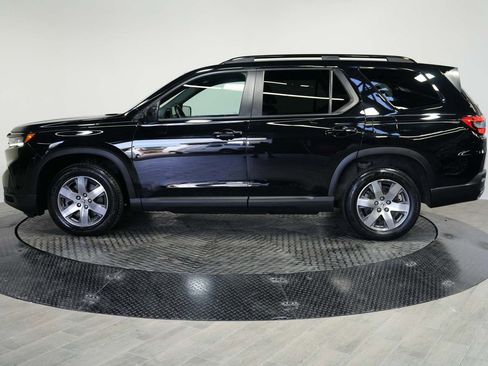 Used 2023 Honda Pilot Sport image 4
