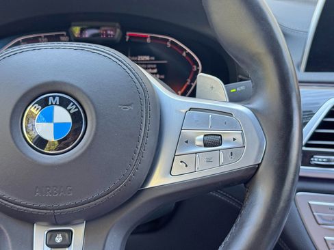 Used 2022 BMW 750i xDrive w/ M Sport Package image 25
