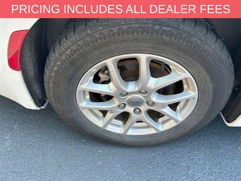 Used 2023 Chrysler Voyager LX FWD image 10