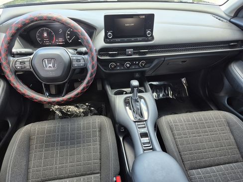 Used 2023 Honda HR-V LX image 12
