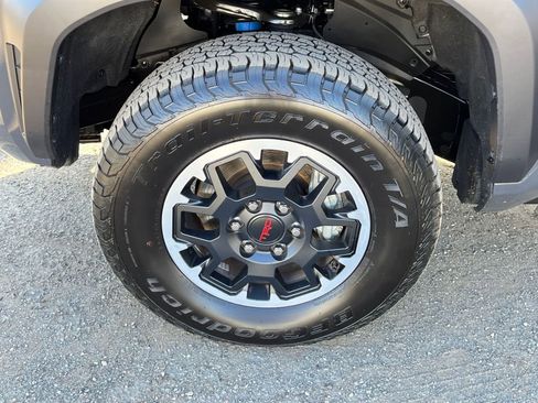 Used 2025 Toyota Tacoma TRD Off-Road image 28
