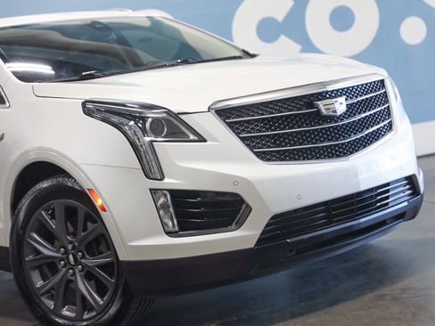 Used 2018 Cadillac XT5 Luxury w/ LPO, Black Ice Package image 38