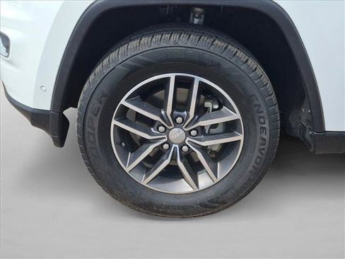 Used 2018 Jeep Grand Cherokee Limited AWD/4WD image 9