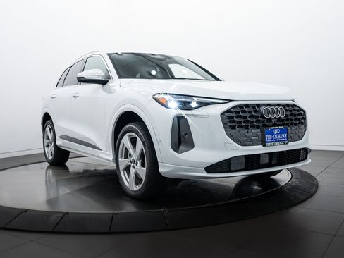 New 2025 Audi Q5 Premium Plus image 2