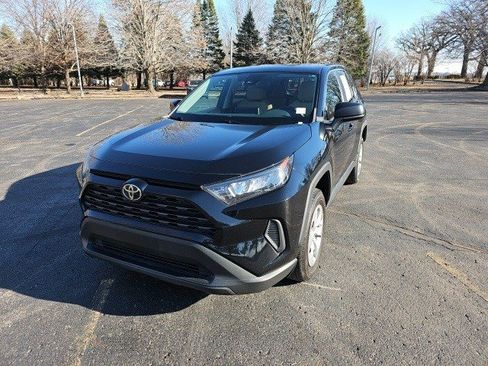 Used 2022 Toyota RAV4 LE image 2
