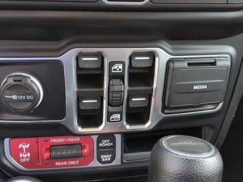 Used 2021 Jeep Gladiator Rubicon w/ Cold Weather Group AWD/4WD image 30