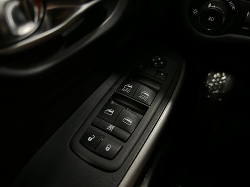 Used 2019 Jeep Cherokee Limited AWD/4WD image 25