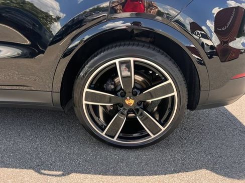 Used 2022 Porsche Cayenne Platinum Edition AWD/4WD image 38