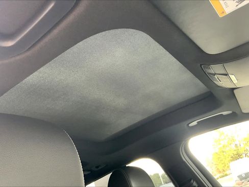 Used 2019 Mercedes-Benz GLC 300 4MATIC image 13