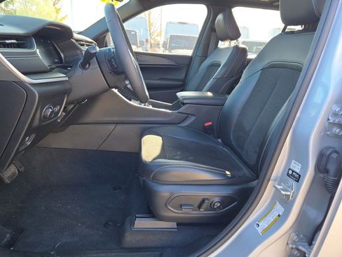 Used 2023 Jeep Grand Cherokee Altitude image 23