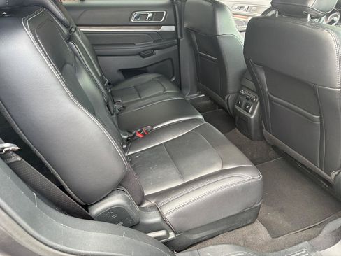 Used 2019 Ford Explorer Limited w/ Class III Trailer Tow Package FWD image 11