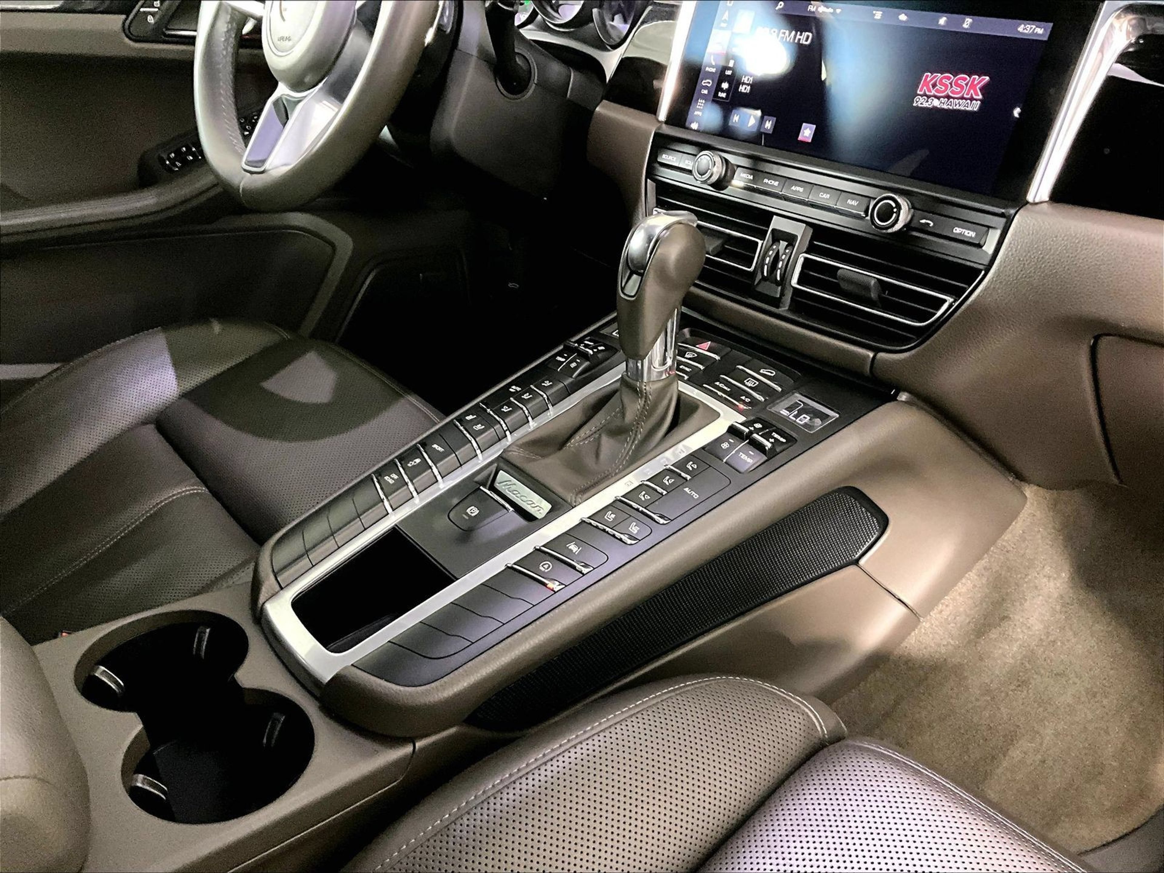 Certified 2020 Porsche Macan AWD/4WD image 16