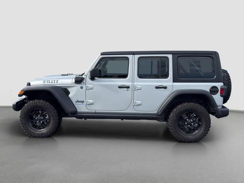 Used 2024 Jeep Wrangler Unlimited AWD/4WD image 3