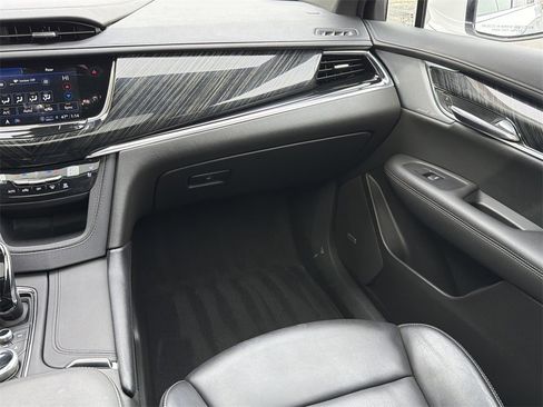 Used 2023 Cadillac XT6 Premium Luxury image 26