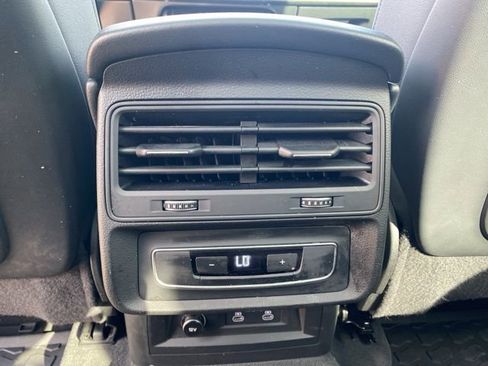 Used 2022 Audi Q7 2.0T Premium w/ Convenience Package AWD/4WD image 12