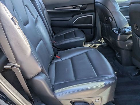 Used 2025 Kia Telluride S FWD image 32