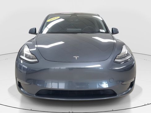 Used 2022 Tesla Model Y Long Range image 3