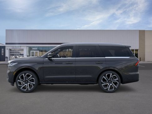 New 2026 Lincoln Navigator Black Label AWD/4WD image 3