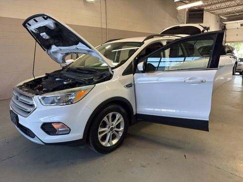 Used 2018 Ford Escape SE FWD image 9