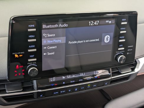 Used 2023 Toyota Sienna XLE FWD image 29