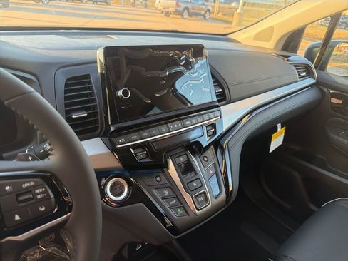 New 2026 Honda Odyssey Touring image 12