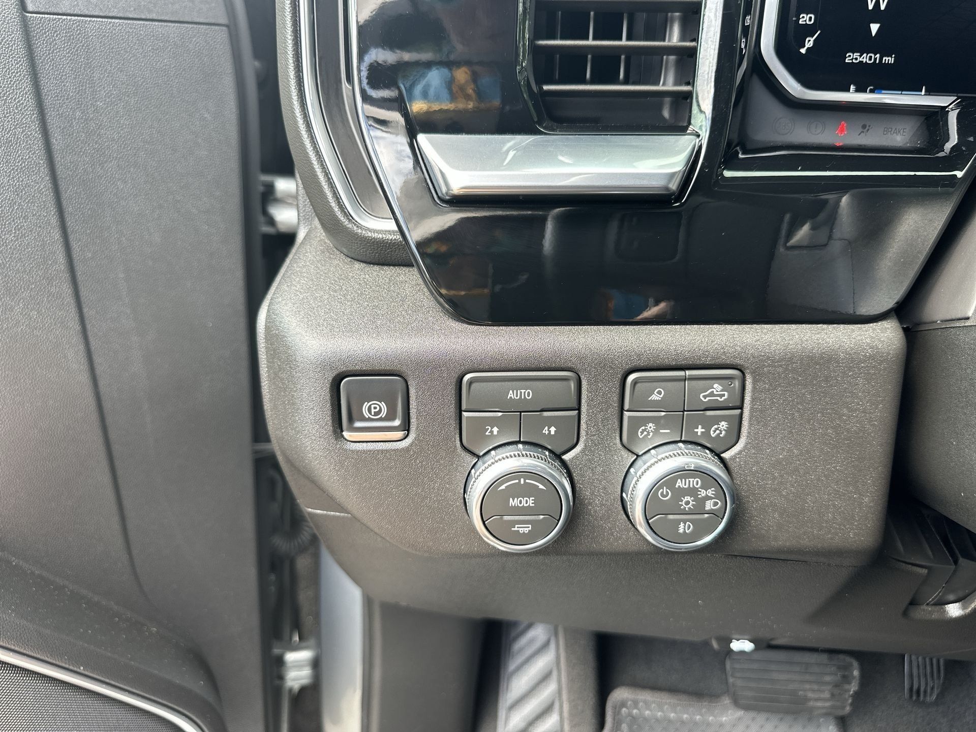 Certified 2026 GMC Sierra 1500 SLT AWD/4WD image 18