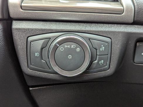 Used 2017 Ford Fusion SE w/ Fusion SE Technology Package image 27