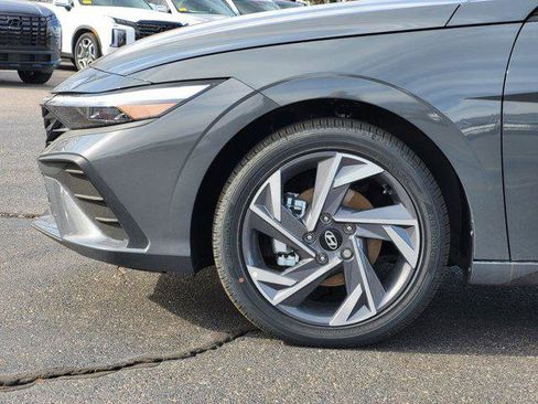 New 2025 Hyundai Elantra SEL image 10