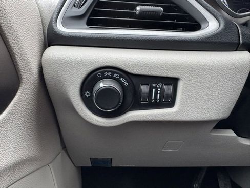 Used 2023 Chrysler Voyager LX image 30