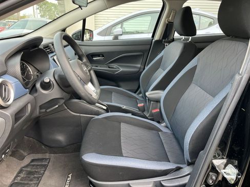 Used 2025 Nissan Versa SV image 27