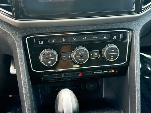 Used 2022 Volkswagen Atlas Cross Sport SEL R-Line AWD/4WD image 15