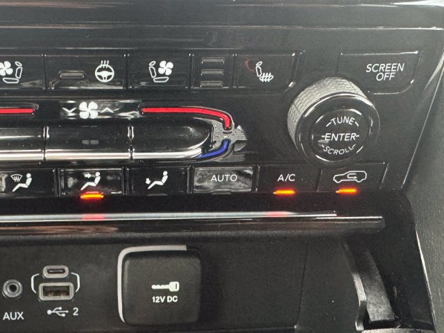 Used 2025 Jeep Grand Cherokee Summit AWD/4WD image 40