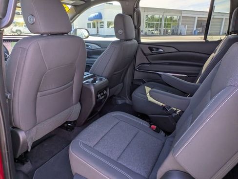 Used 2025 Chevrolet Traverse LT image 13