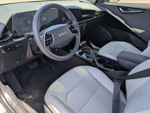 Certified 2025 Kia Niro EX FWD image 24
