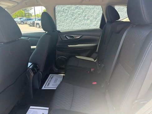 Used 2018 Nissan Rogue SV w/ Premium Package AWD/4WD image 14