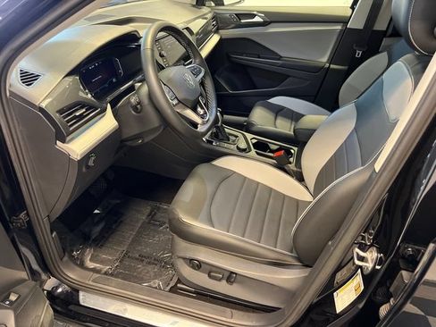 Certified 2023 Volkswagen Taos SEL AWD/4WD image 6