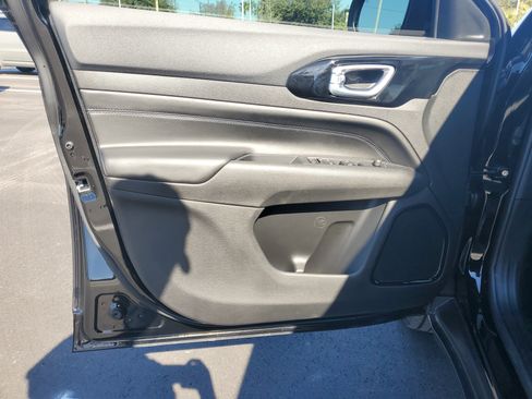 New 2026 Jeep Compass Latitude image 9